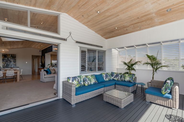 Photo of property in 1/33 Braemar Road, Rothesay Bay, Auckland, 0630