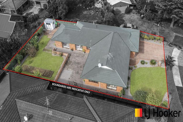 Photo of property in 12 Carlinka Place, Conifer Grove, Takanini, 2112