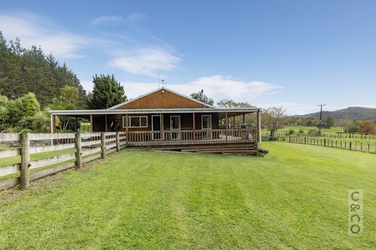 Photo of property in 293 Ararimu Valley Road, Helensville, Waimauku, 0882