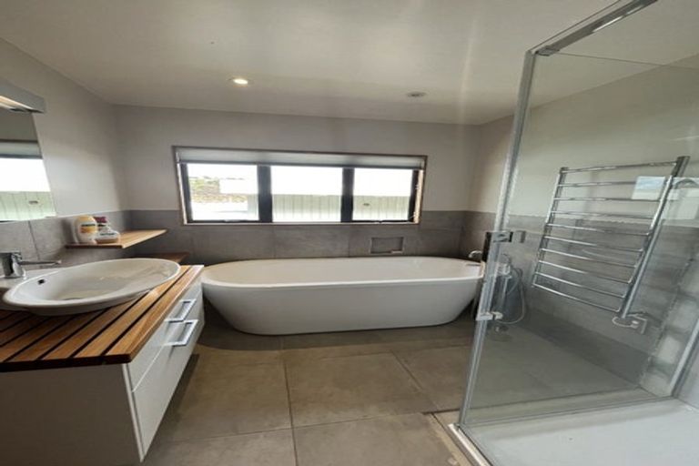 Photo of property in 16 Trevor Terrace, Paremata, Porirua, 5024