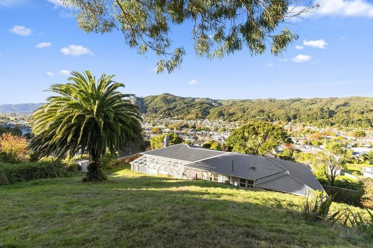 Photo of property in 22-24 Bledisloe Crescent, Wainuiomata, Lower Hutt, 5014