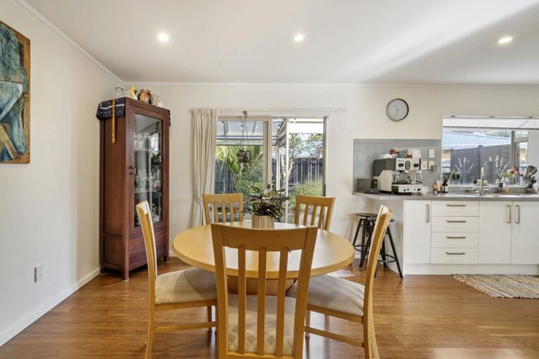 Photo of property in 41 Waimoko Glen, Swanson, Auckland, 0612