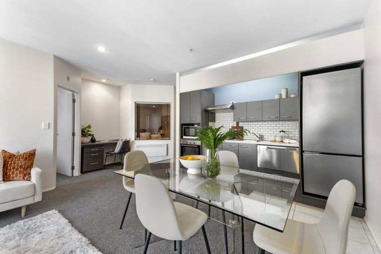 Photo of property in St Peters Apartments, 5c/192 Willis Street, Te Aro, Wellington, 6011