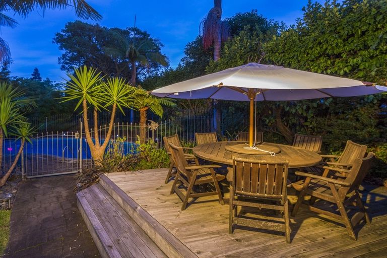 Photo of property in 1 Crystal Avenue, Glendene, Auckland, 0602