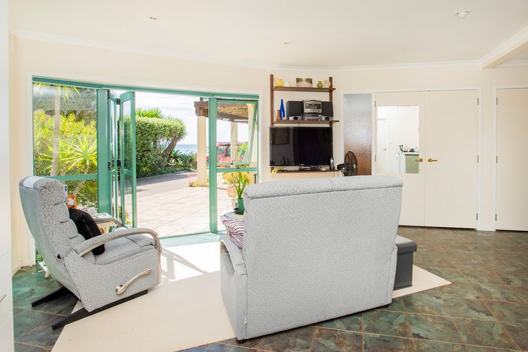 Photo of property in 64 Moana Road, Okitu, Gisborne, 4010