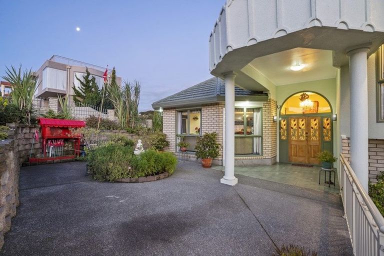 Photo of property in 12 Pistachio Place, Goodwood Heights, Auckland, 2105