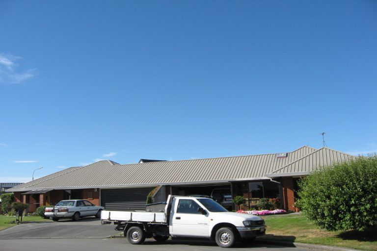 Photo of property in 2/19 Farnley Place, Parklands, Christchurch, 8083