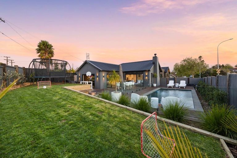 Photo of property in 2 Somerville Road, Shelly Park, Auckland, 2014