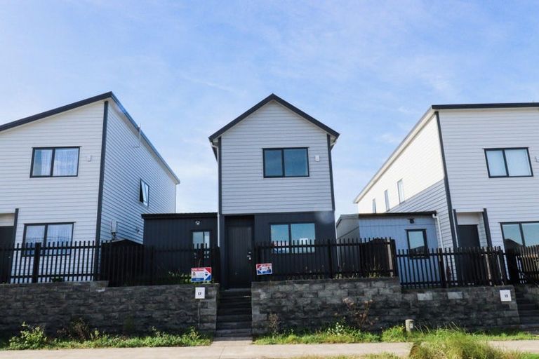 Photo of property in 17 Farranfore Road, Opaheke, Papakura, 2113