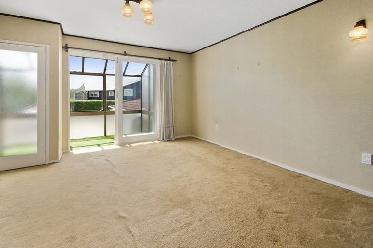 Photo of property in 2/240 Hurstmere Road, Takapuna, Auckland, 0622