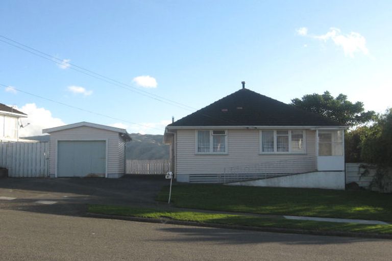 Photo of property in 24 Hereford Street, Cannons Creek, Porirua, 5024