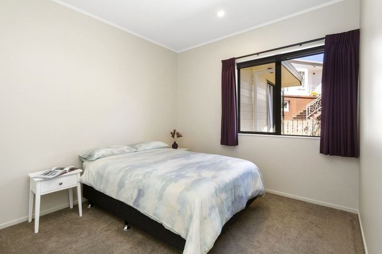 Photo of property in 5 Ranui Terrace, Tawa, Wellington, 5028