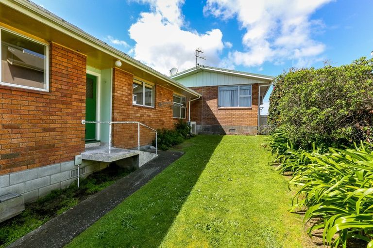 Photo of property in 2/256 Courtenay Street, Strandon, New Plymouth, 4312