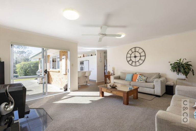 Photo of property in 2 Applemoors Way, Riverhead, 0820