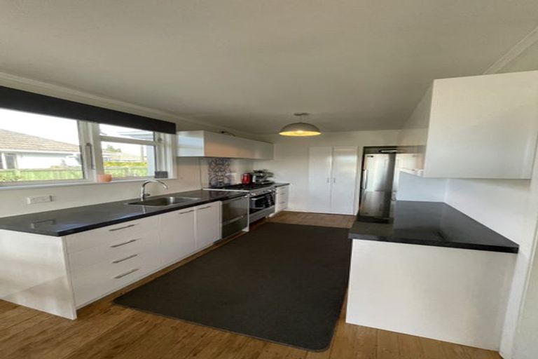 Photo of property in 22 Lambeth Crescent, Northcote, Christchurch, 8052