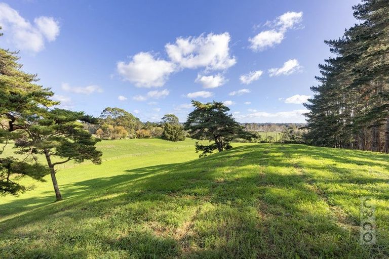 Photo of property in 408 Taupaki Road, Kumeu, 0892