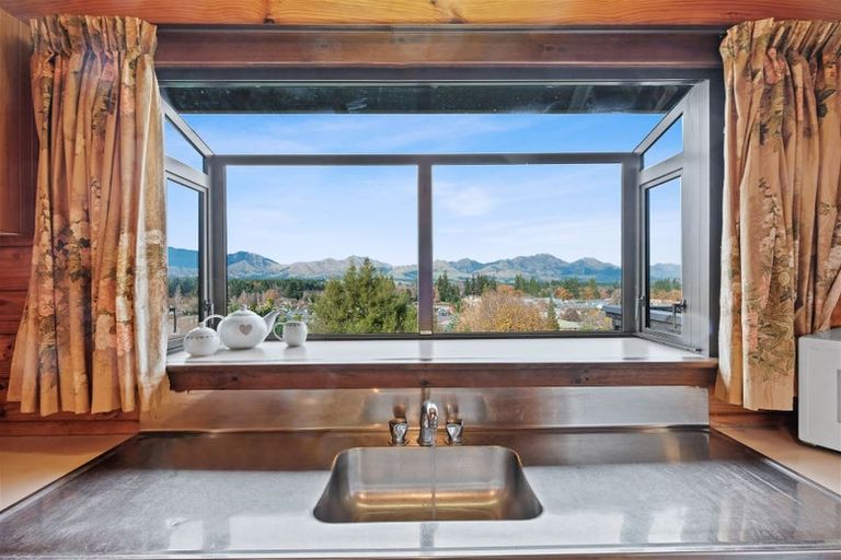 Photo of property in 16 Chalet Crescent, Hanmer Springs, 7334