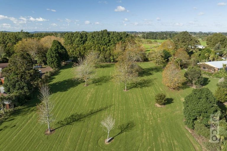 Photo of property in 408 Taupaki Road, Kumeu, 0892