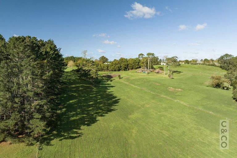 Photo of property in 408 Taupaki Road, Kumeu, 0892