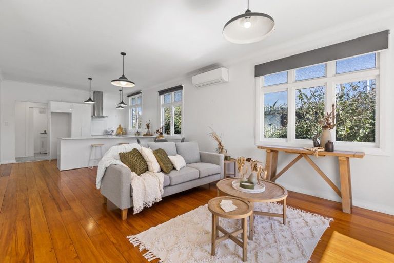 Photo of property in 2 Chilman Street, Strandon, New Plymouth, 4312