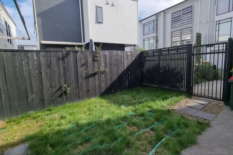 Photo of property in 24 Sacred Kingfisher Road, Hobsonville, Auckland, 0616
