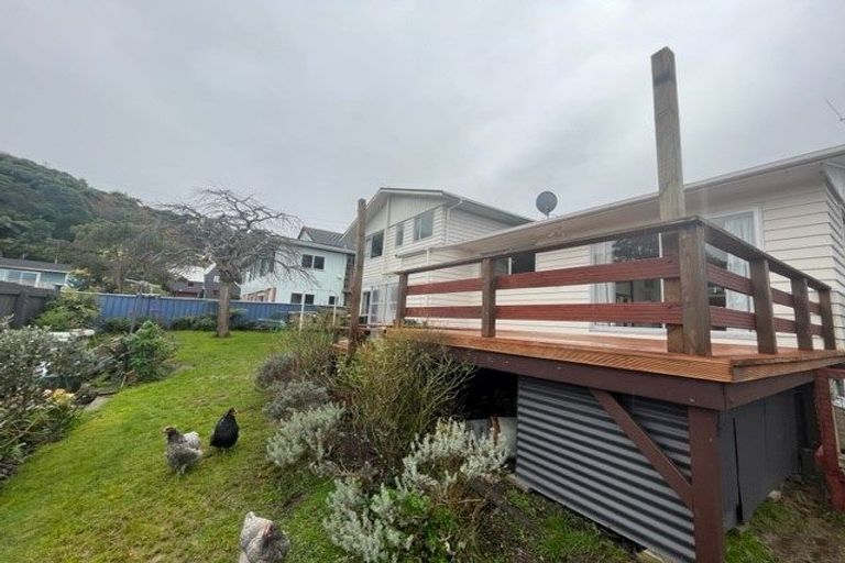 Photo of property in 14 Ardal Grove, Tirohanga, Lower Hutt, 5010