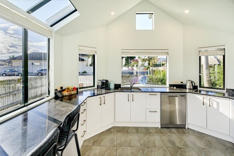 Photo of property in 58 Laings Road, Hutt Central, Lower Hutt, 5010