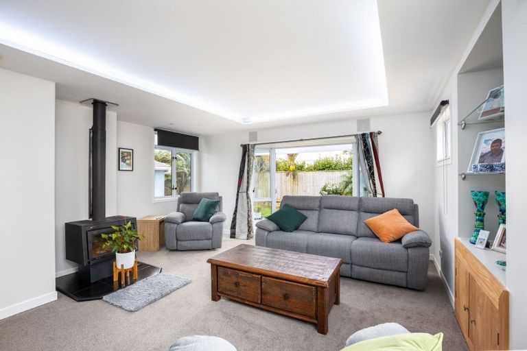 Photo of property in 8 York Crescent, Westown, New Plymouth, 4310