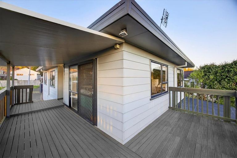 Photo of property in 70 De Quincey Terrace, Highland Park, Auckland, 2010