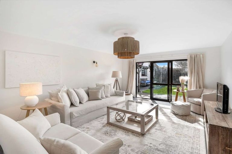 Photo of property in 8 Dulcie Place, Harewood, Christchurch, 8051