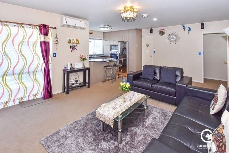 Photo of property in 2/94 Pah Road, Papatoetoe, Auckland, 2025