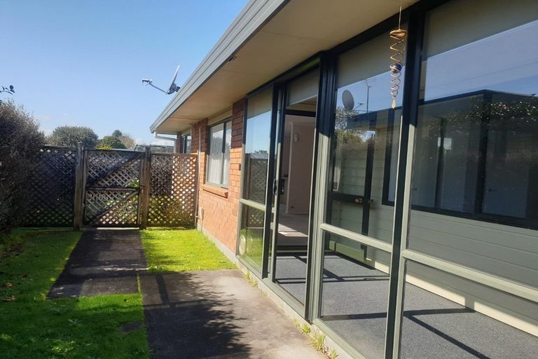 Photo of property in 3 Riversdale Drive, Merrilands, New Plymouth, 4312