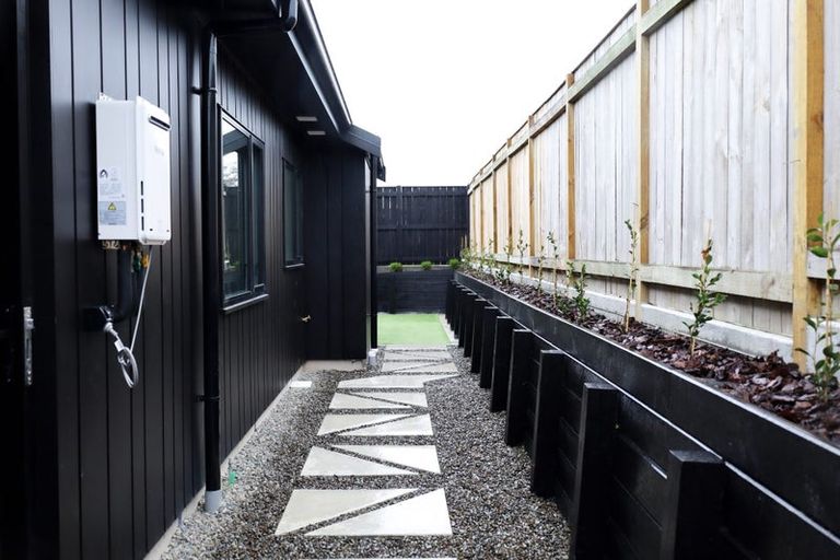 Photo of property in 1 Mangatainoka Lane, Awapuni, 4412