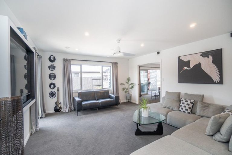 Photo of property in 10 Atlantic Drive, Fitzherbert, Palmerston North, 4410