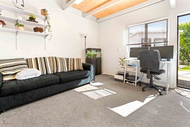 Photo of property in 2/6 Sturm Avenue, Massey, Auckland, 0614
