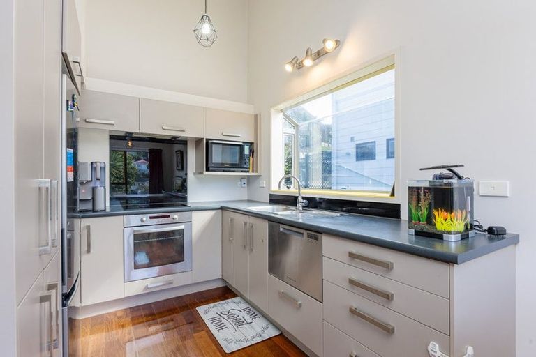 Photo of property in 1/4 Newstead Avenue, Browns Bay, Auckland, 0632