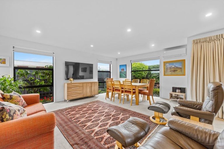 Photo of property in 32 Whiteley Street, Moturoa, New Plymouth, 4310