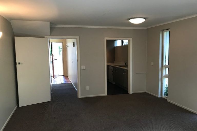 Photo of property in 2/4 Maidstone Road, Ilam, Christchurch, 8041