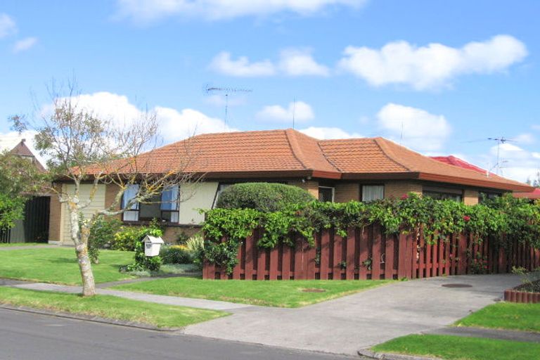 Photo of property in 2/60 Vivian Wilson Drive, Eastern Beach, Auckland, 2012