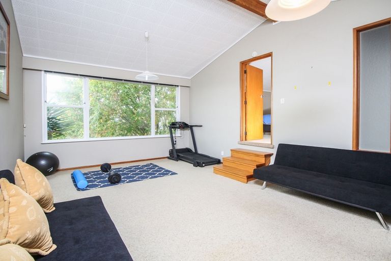 Photo of property in 1 Crystal Avenue, Glendene, Auckland, 0602