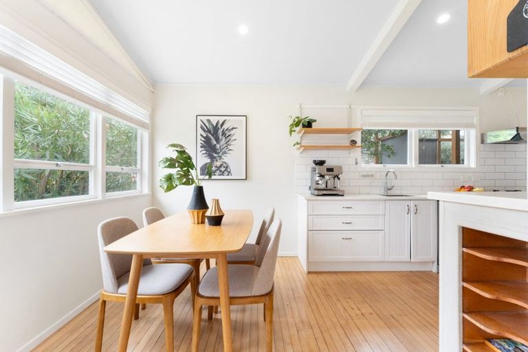 Photo of property in 9 Bowman Road, Forrest Hill, Auckland, 0620