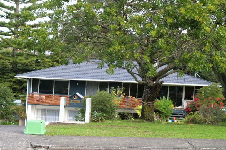 Photo of property in 3 Advene Road, Cockle Bay, Auckland, 2014