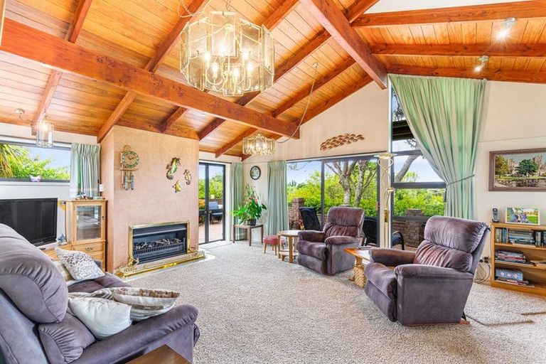 Photo of property in 5 Clearwater Cove, West Harbour, Auckland, 0618