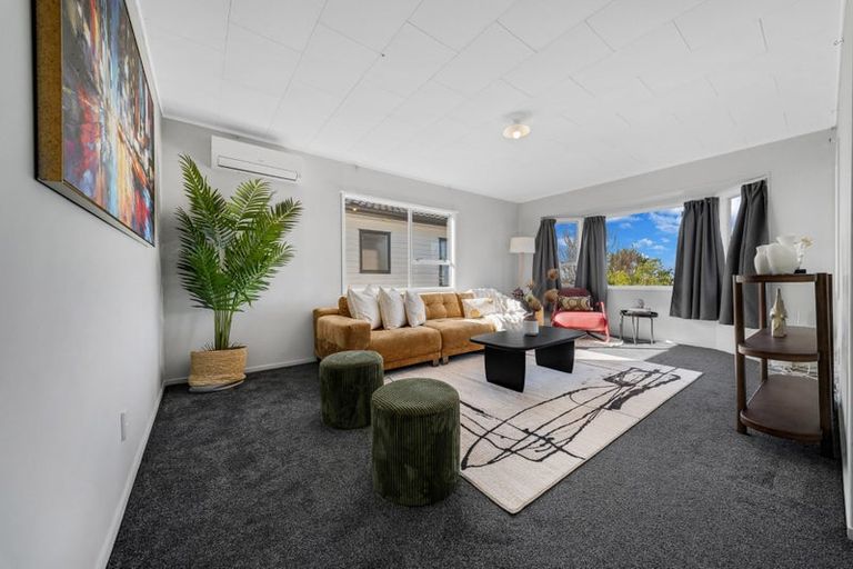 Photo of property in 52 Keegan Drive, Massey, Auckland, 0614