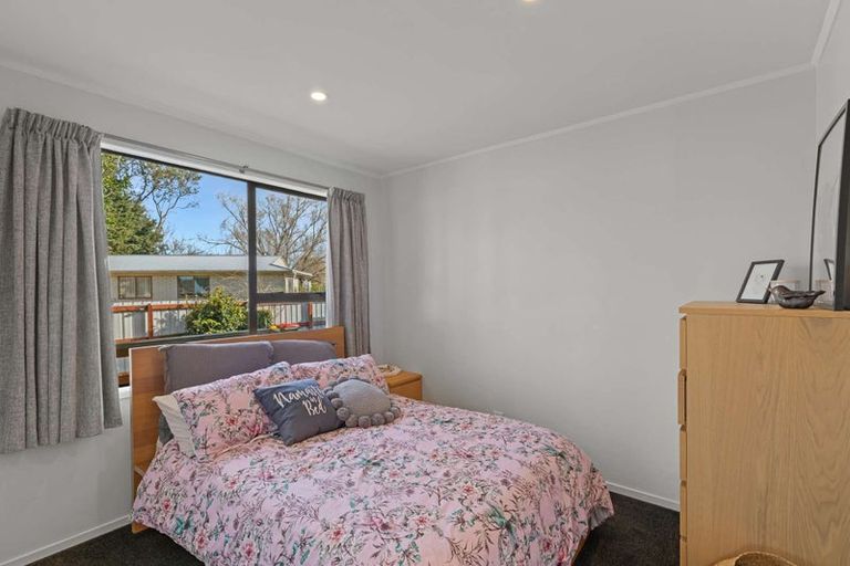 Photo of property in 24 Pukeroa Place, Papakura, 2110