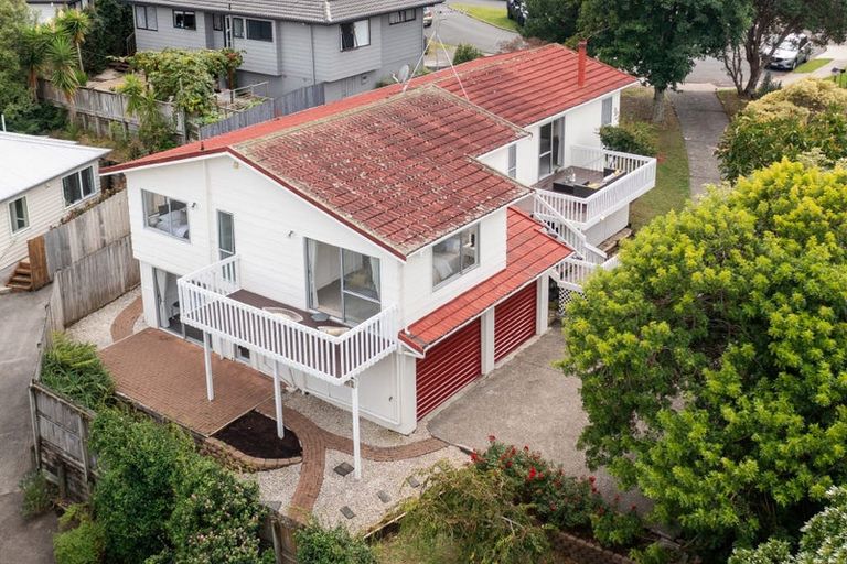 Photo of property in 38 Deverell Place, Northcross, Auckland, 0632