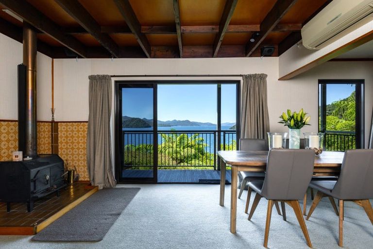 Photo of property in 2069 Queen Charlotte Drive, Ngakuta Bay, Picton, 7281