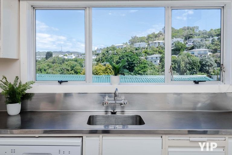 Photo of property in 10 Black Rock Road, Newlands, Wellington, 6037