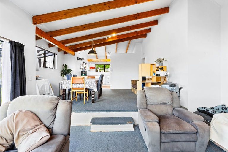 Photo of property in 13 Frosses Place, Massey, Auckland, 0614