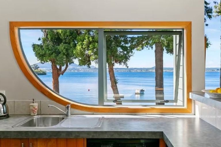 Photo of property in 2/870 Acacia Bay Road, Acacia Bay, Taupo, 3330